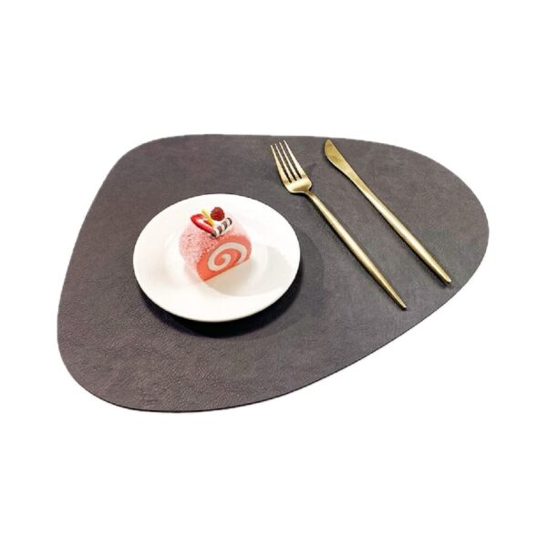 Tear-shaped PU leather placemat in vintage brown, 42x34 cm