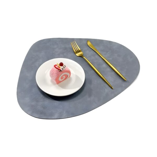 Tear-shaped PU leather placemat in vintage dark grey, 42x34 cm